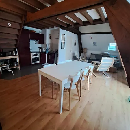 Apartment En Duplex A 400m De La